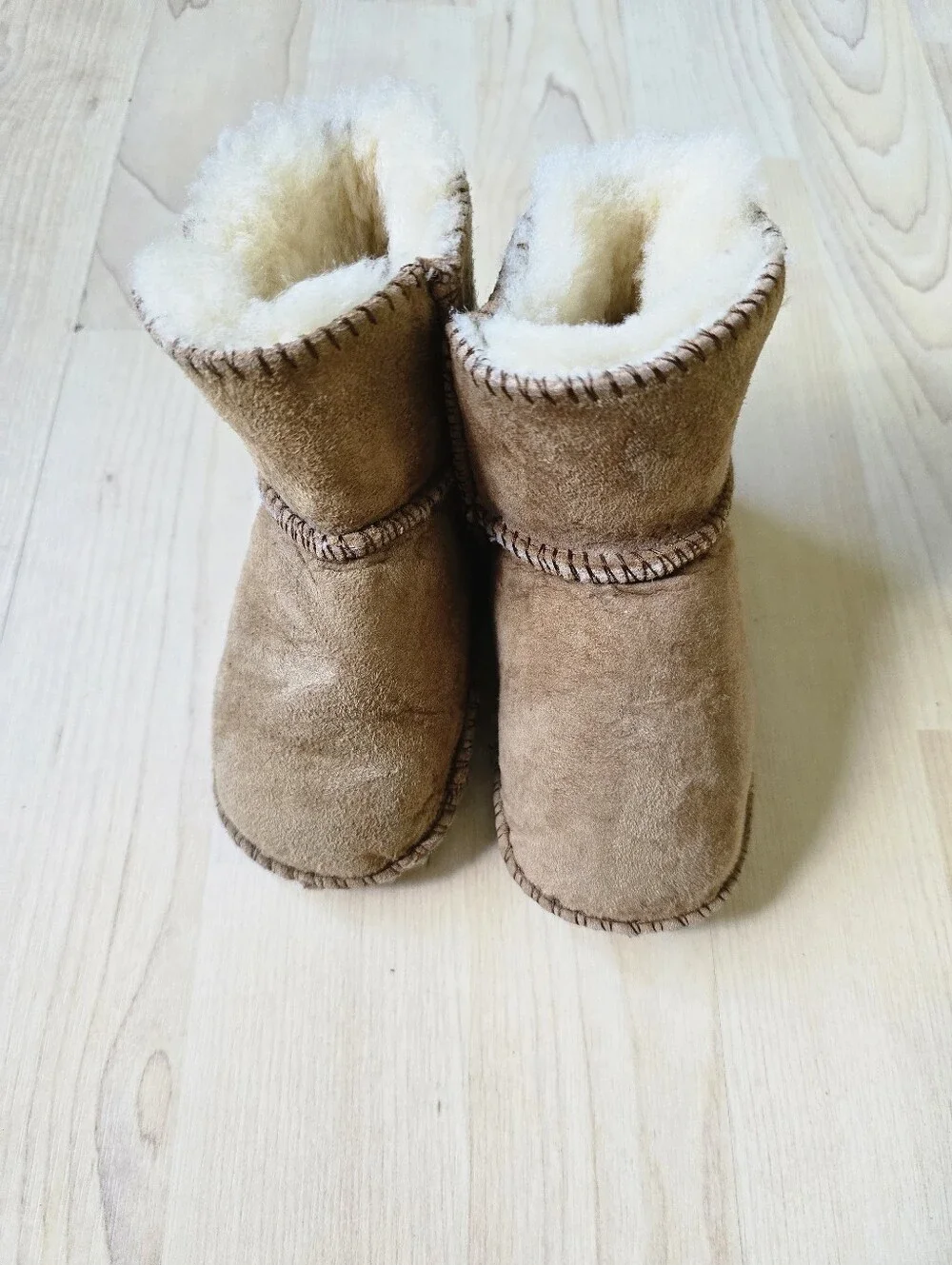 Ugg Baby/Toddler Boots Size Medium (4/5)